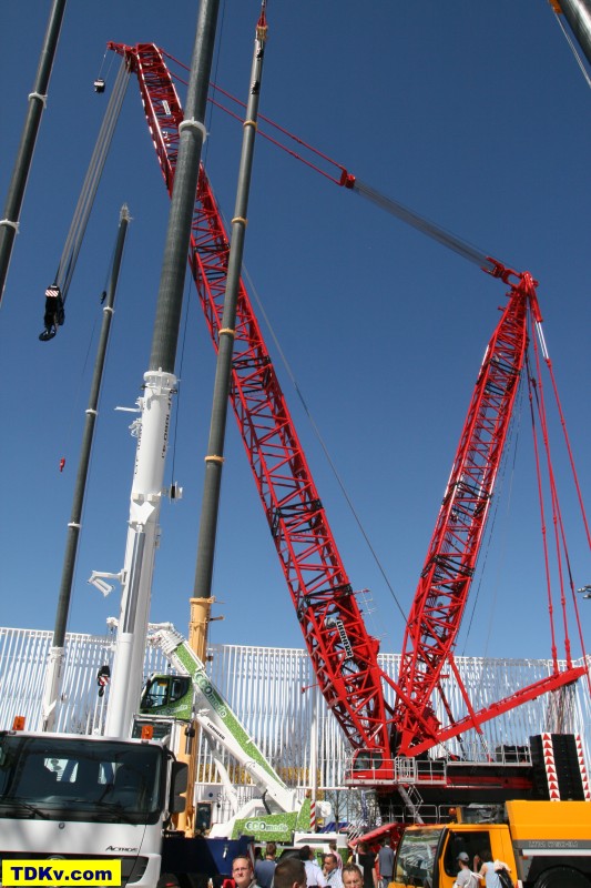 Liebherr LR 11000 crawler crane